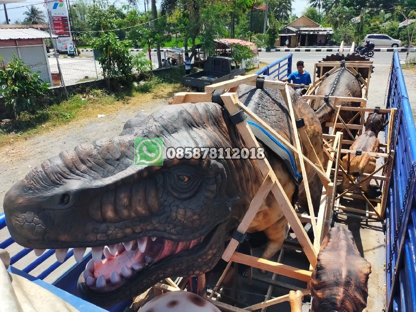 Patung Kepala Dino Besar