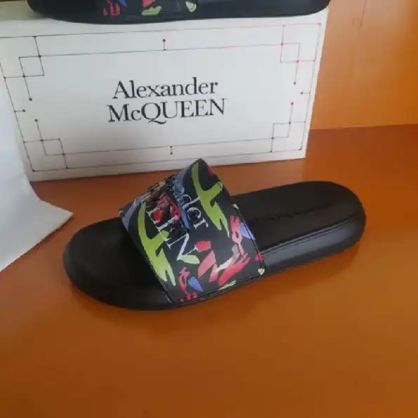 sandal pria slide selop cowok alexander mcqueen rubber sandal santai