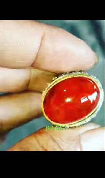 batu permata kali Maya merah 