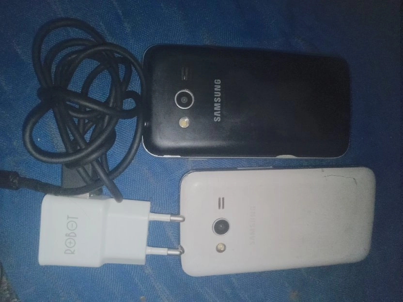 JUAL HP ADA 1O UNIT ANDROID DAN BUANYAK HP KECIL KECIL.