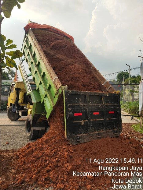 tanah merah media taman dan urukan