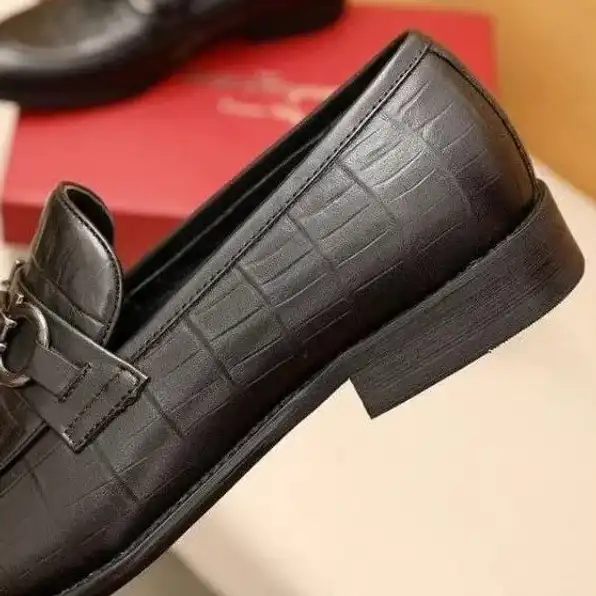 Sepatu pantofel formal pria salvatore ferragamo