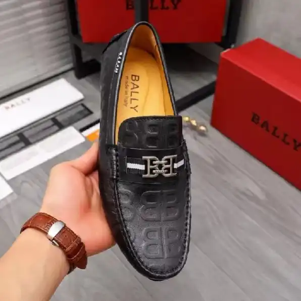 sepatu loafers pria bally