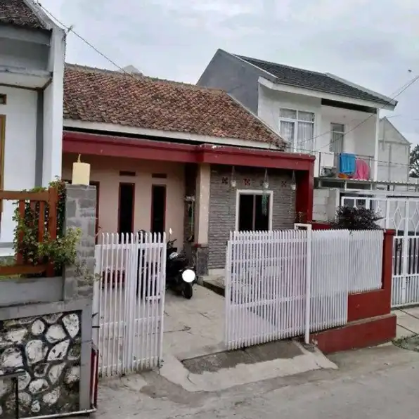 rumah cihanjuang dekat pemkot cimahi 