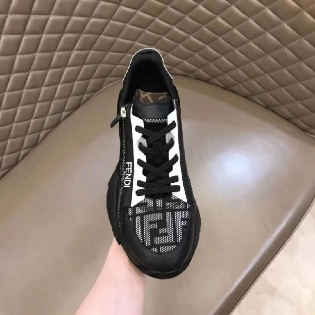 sepatu sneakers pria fendi