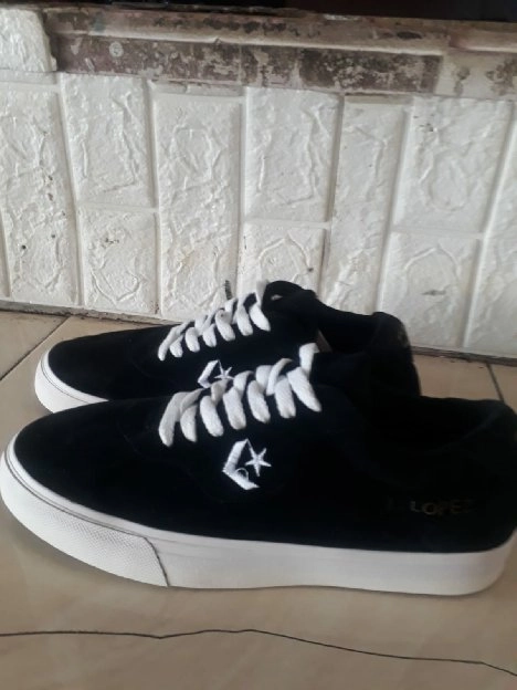 Sepatu Converse Warna Hitam