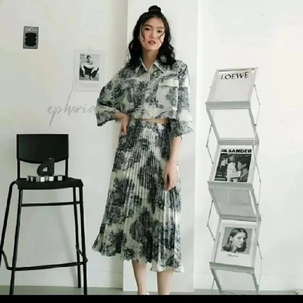 ONE SET WANITA NATURE KOREAN VINTAGE KEMEJA CROP & ROK MIDI PLISKET 