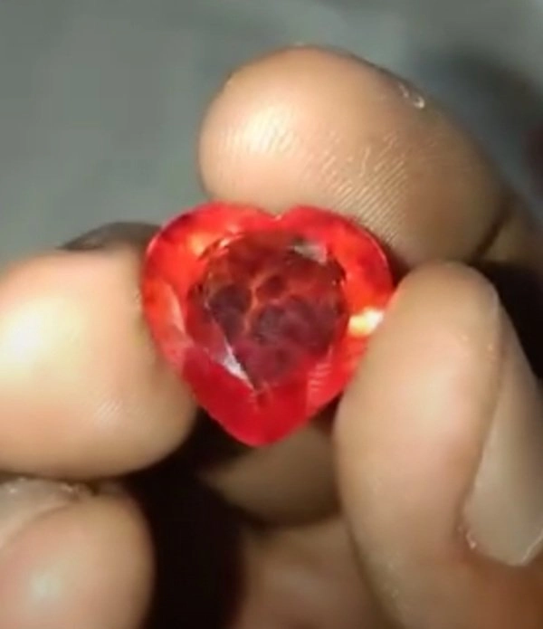 batu permata chatam bentuk heart orange safir 