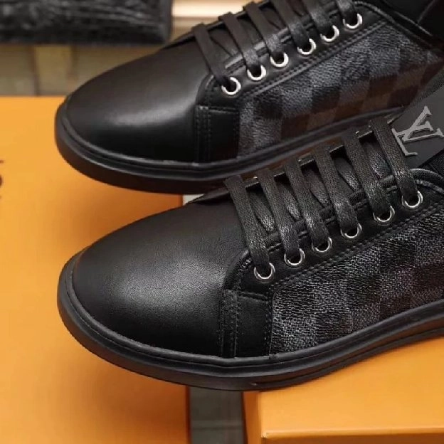 Sepatu sneakers pria louis vuitton lv boots