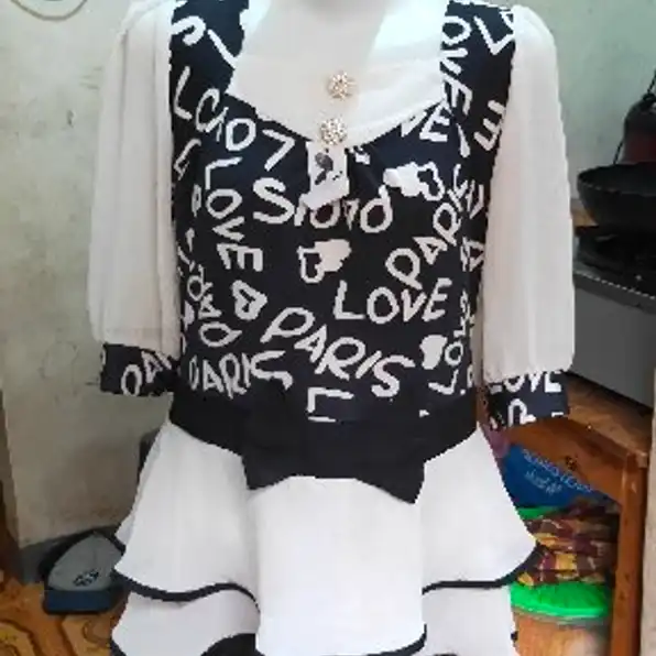 blouse putih hitam