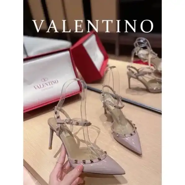 Sepatu heels Valentino classic style women's shoes