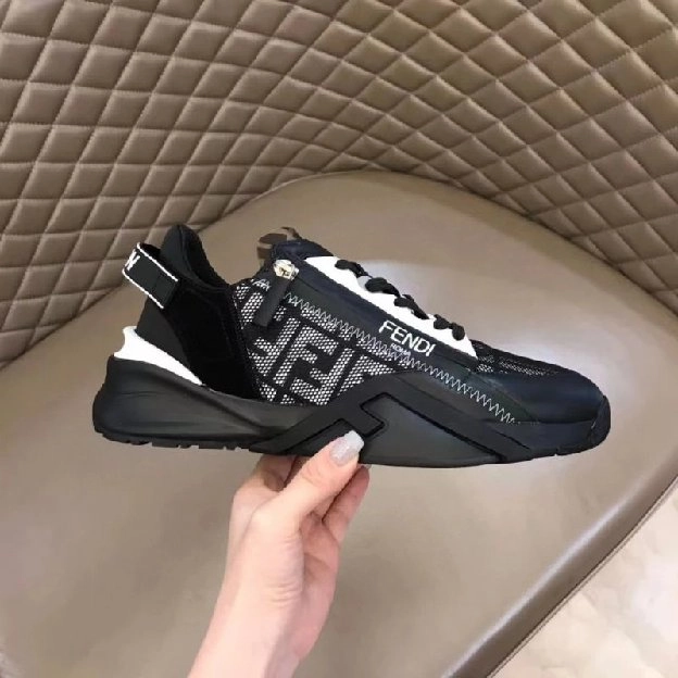 sepatu sneakers pria fendi