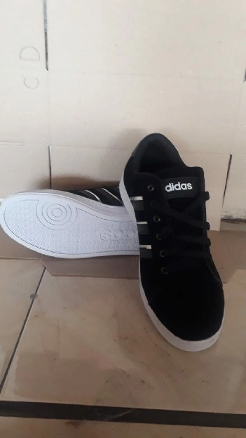 Sepatu Adidas Warna Hitam