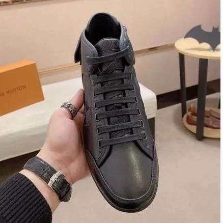 Sepatu sneakers pria louis vuitton lv damier