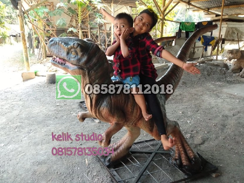 Patung Anak Dinosaurus