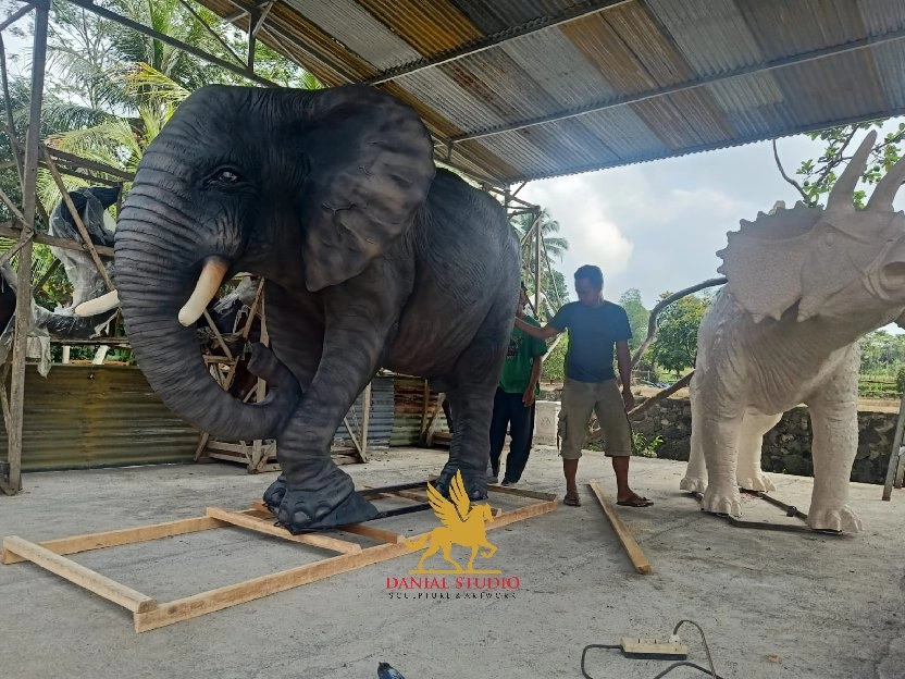 Patung Gajah Besar