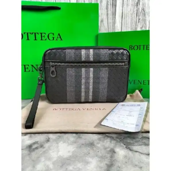 POUCH CLUTCH BAG PRIA LEATHER BOTTEGA VENETA BOVE 9002