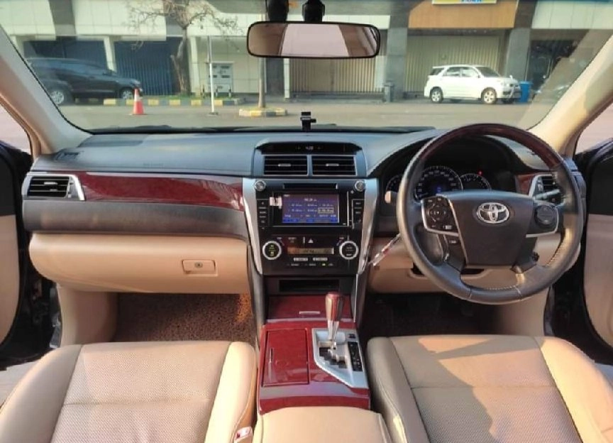 KM115rb!! Toyota Camry V 2.5 2013 at LIKE NEW!!