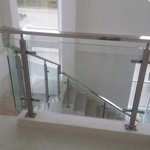 Railing tangga stenlies kaca 