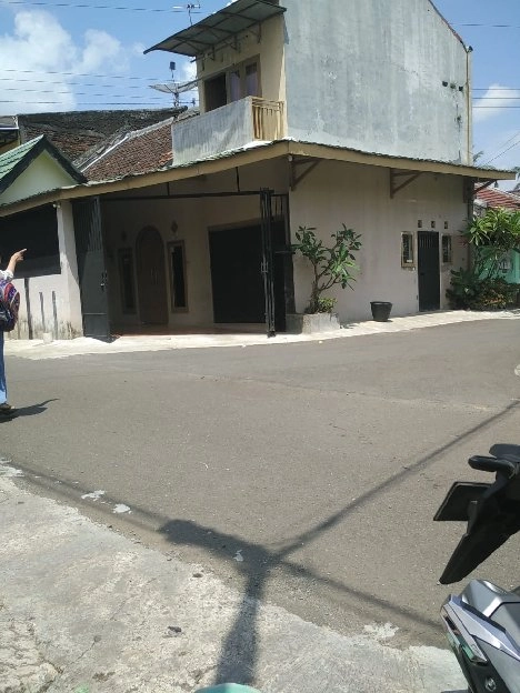 DIJUAL CEPAT RUMAH 2 LANTAI 2 KAMAR