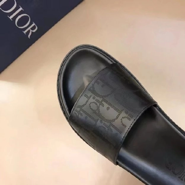 sandal selop pria dior