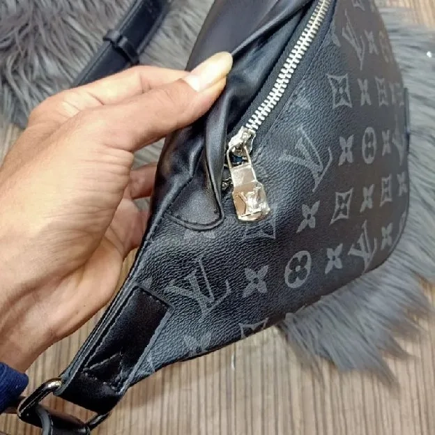 Waistbag LV DISCOVERY BUMBAG IN MONOGRAM