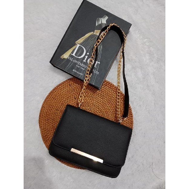 Slingbag Hitam Rantai Wanita 