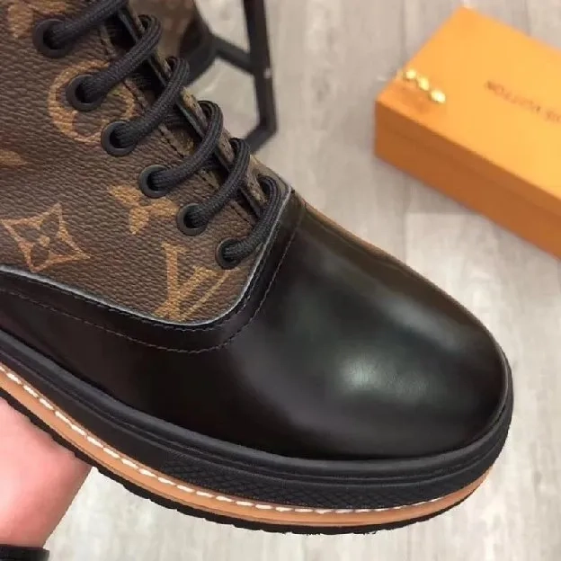 Sepatu pantofel formal boots lv louis vuitton pria