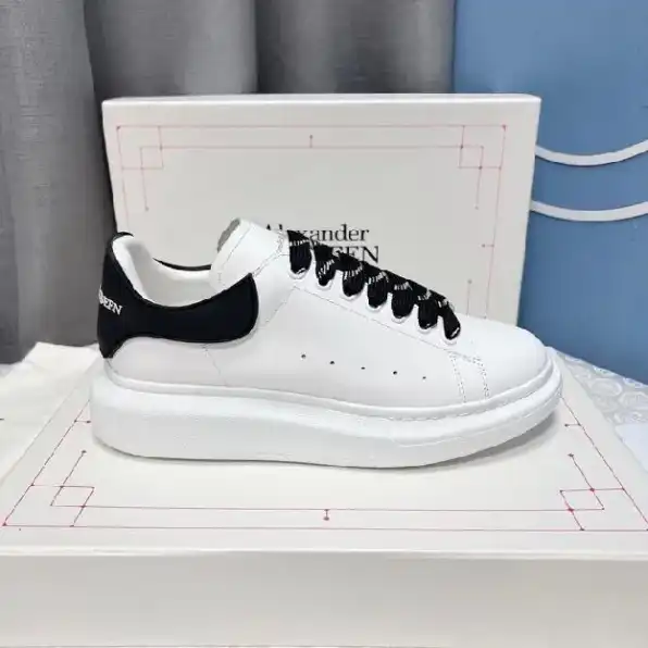 Sepatu sneakers unisex alexander mcQueen