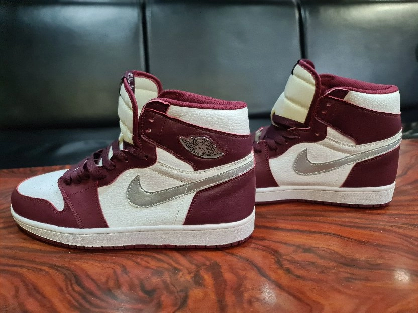 Nike Air Jordan 1 Retro High Og Bordeaux man GsSize  44