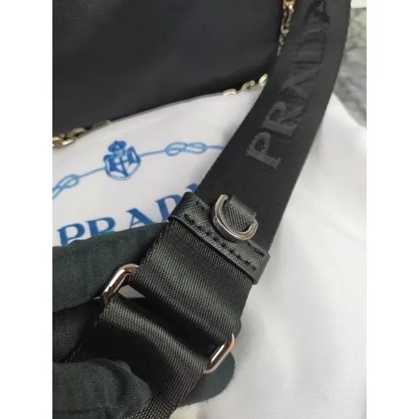 TAS SELEMPANG WANITA PRADA