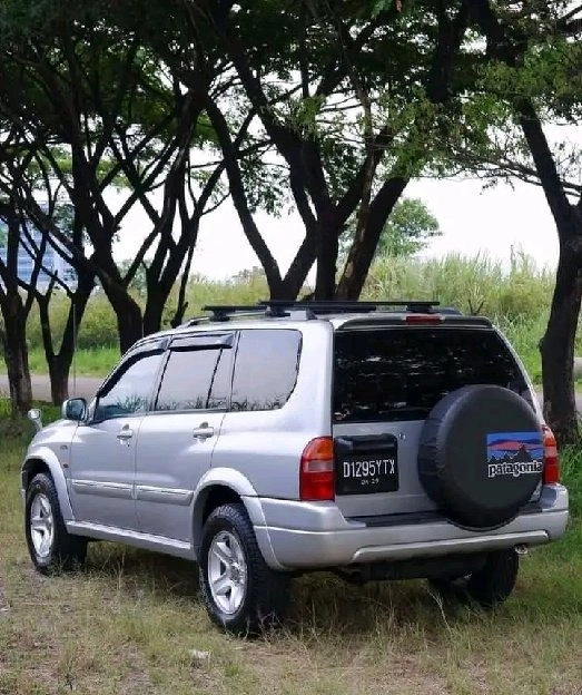 suzuki escudo XL7 tahun 2005