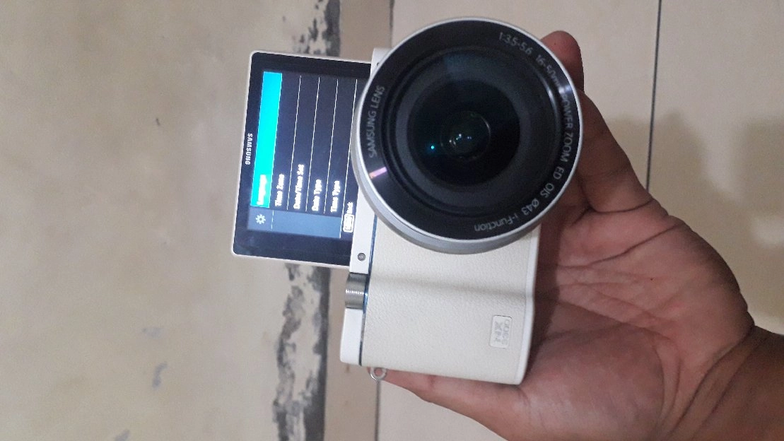 di jual kamera samsung mirrorless NX3000