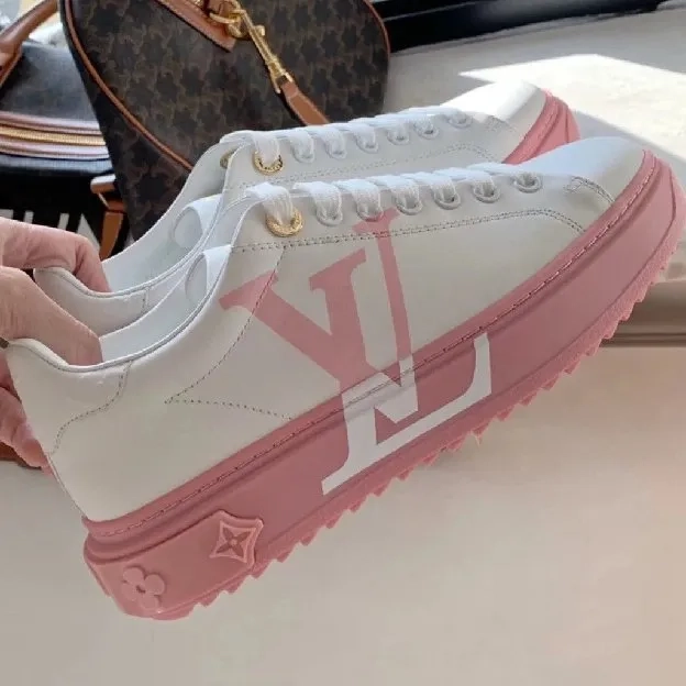 Sepatu sneakers louis vuitton lv women