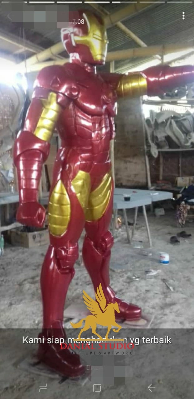 Patung Iron Man