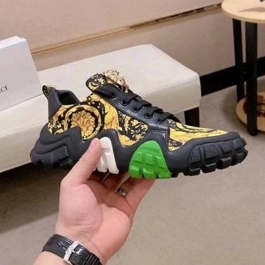 sepatu sneakers pria versace