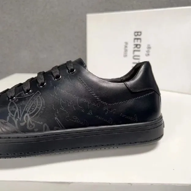 Sepatu sneakers pria berluti