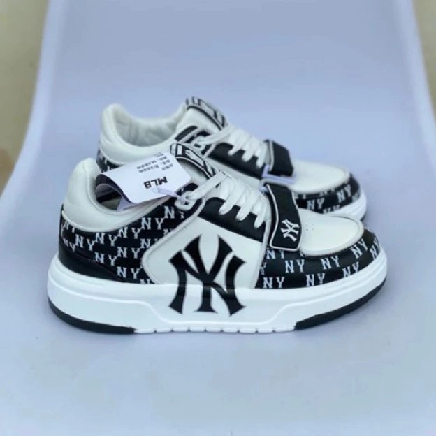 Sepatu sneakers MLB Chunky Liner New York Yankees black white