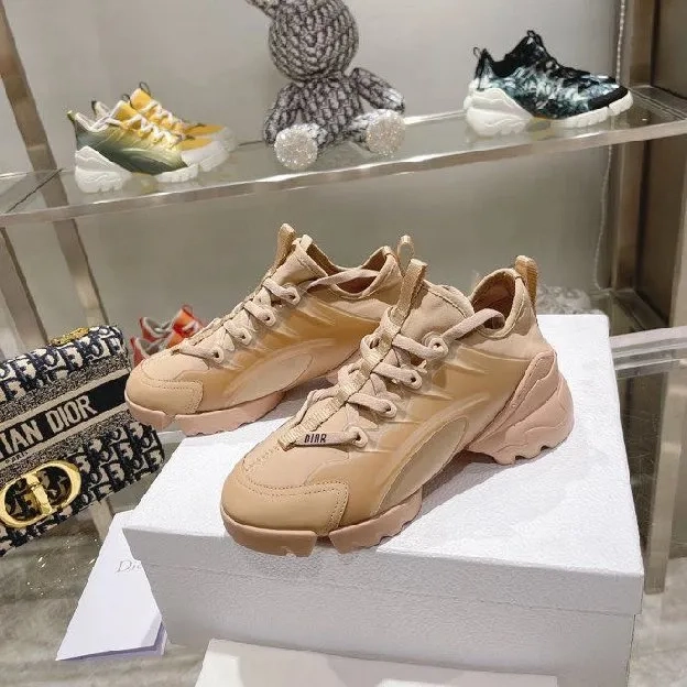 Sepatu sneakers wanita dior