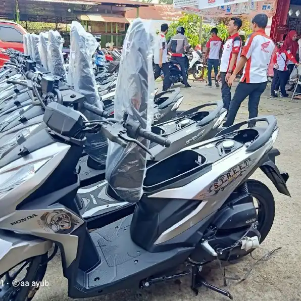 Honda Beat streat melayani cash/kredit dengan DP murah