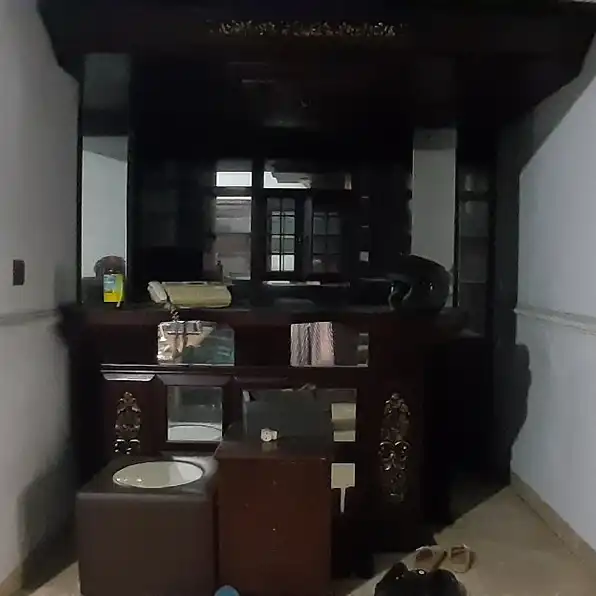 di jual cepat lemari dan mini bar dari kayu jati