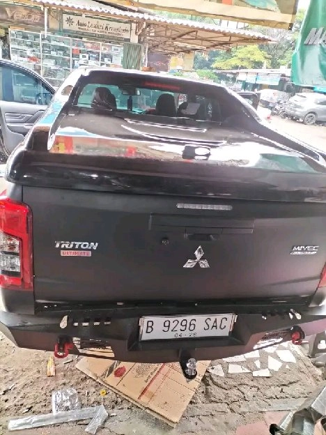 bumper belakang mobil hilux 