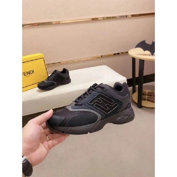 sepatu sneakers pria fendi