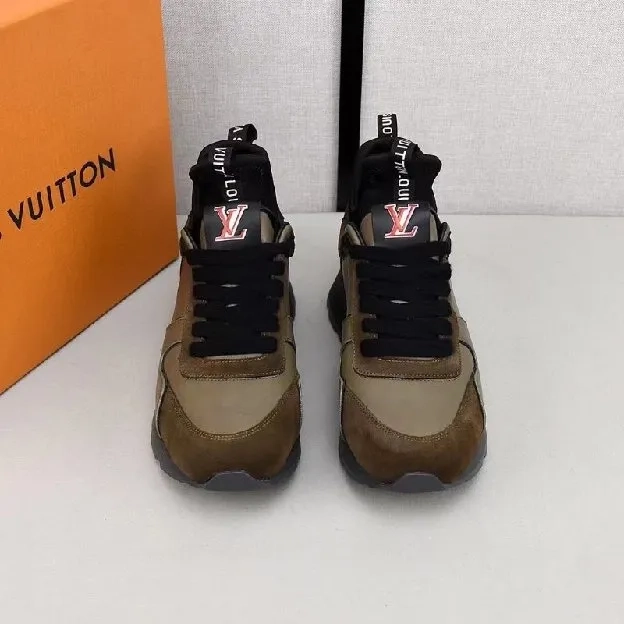 Sepatu sneakers pria louis vuitton lv