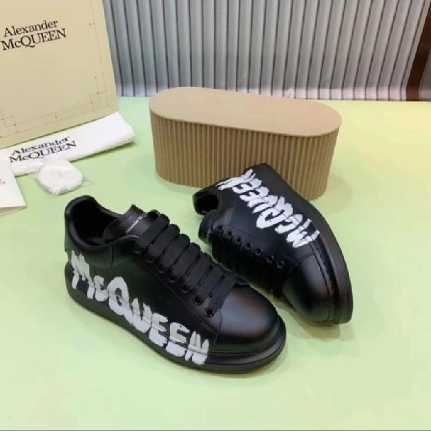 Sepatu sneakers pria alexander mcqueen