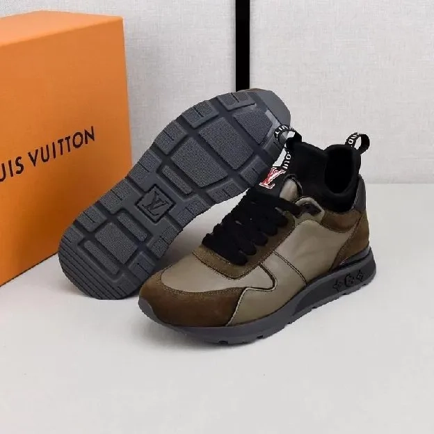 Sepatu sneakers pria louis vuitton lv