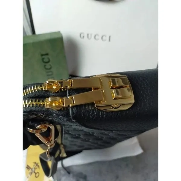 CLUTCH BAG TAS TANGAN PRIA GUCCI LEATHER EMBOSS GG