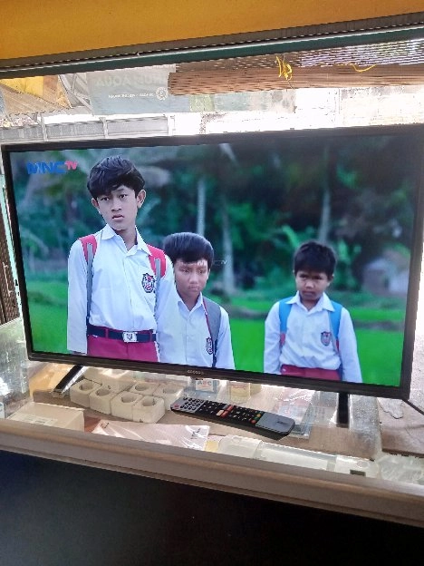 Televisi Coocaa 32 inchi smart android digital fullset 