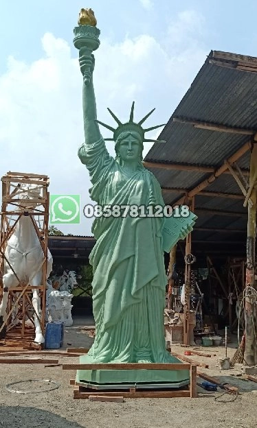 Patung Maskot Liberty