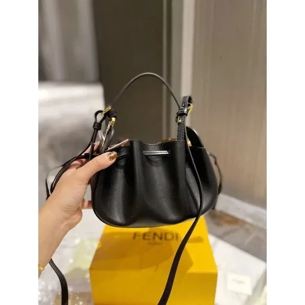 tas kulit wanita fendi